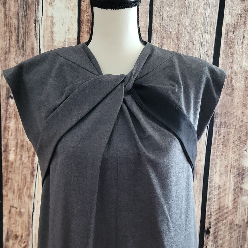 Authentic Gucci Size 44 Chic Modern Dress - Picture 2 of 8